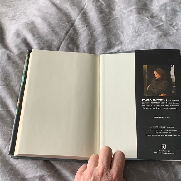 🔥3/$10 The Girl on the Train Paula Hawkins novel - Picture 8 of 11